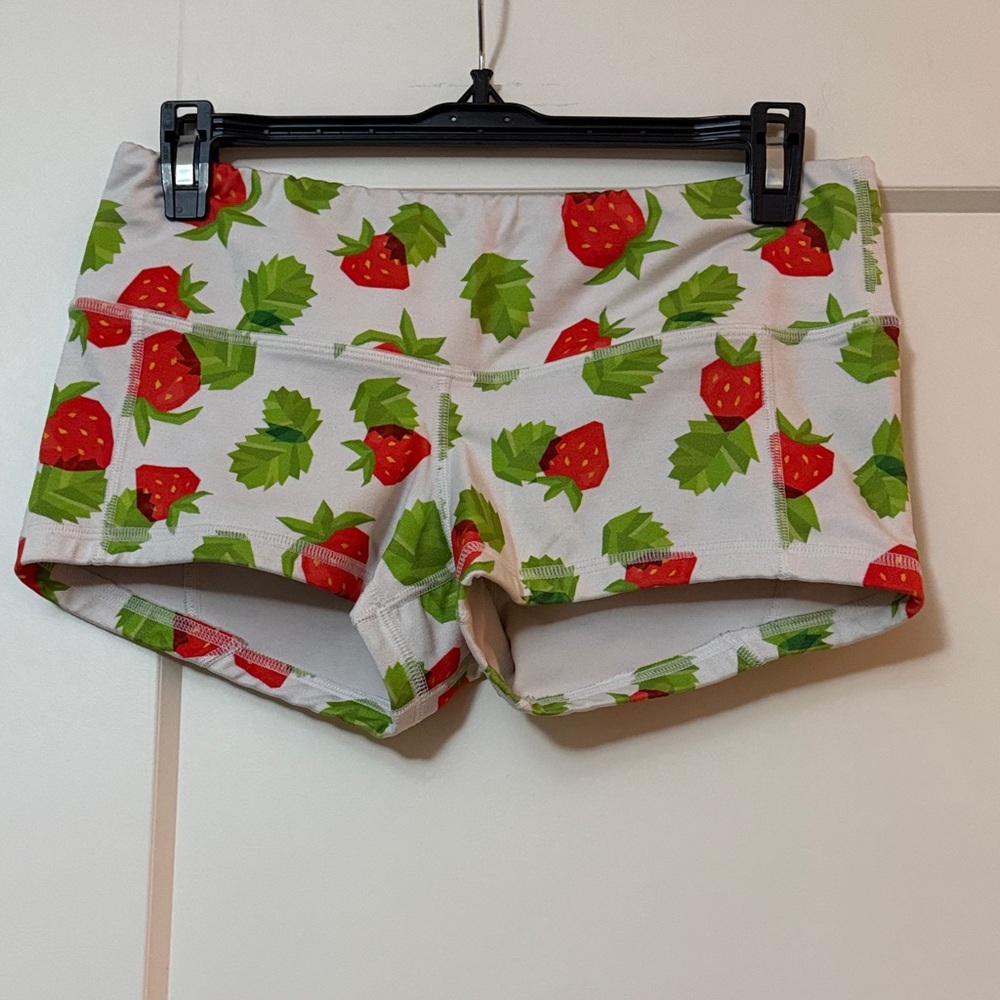 Fleo Cream Shorts with Strawberry and Leaf Print